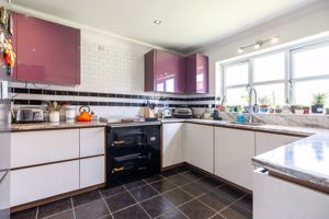 Kitchen/Breakfast Room- click for photo gallery